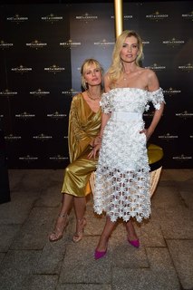 Karolina Kurkova feet photo thumbnail