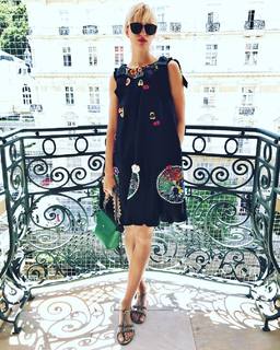 Karolina Kurkova feet photo thumbnail