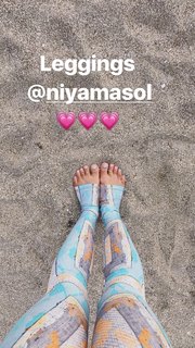 Kino MacGregor feet photo thumbnail