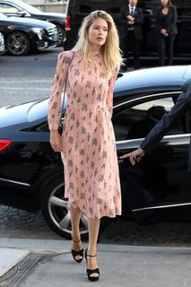 Doutzen Kroes feet photo thumbnail