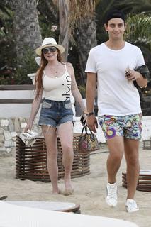 Lindsay Lohan feet photo thumbnail