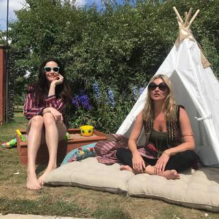 Liv Tyler feet photo thumbnail