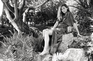 Elizabeth Olsen feet photo thumbnail