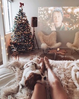 Isis Valverde feet photo thumbnail