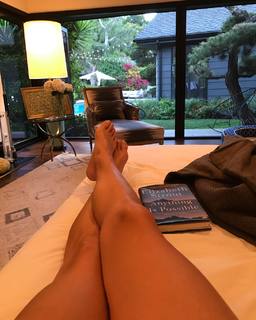 Kate Walsh feet photo thumbnail