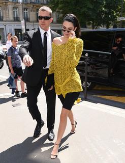 Kendall Jenner feet photo thumbnail