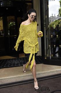 Kendall Jenner feet photo thumbnail