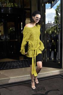 Kendall Jenner feet photo thumbnail