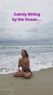 Kino MacGregor feet photo thumbnail