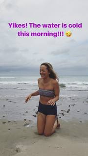 Kino MacGregor feet photo thumbnail