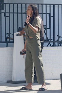 Zoe Saldana feet photo thumbnail