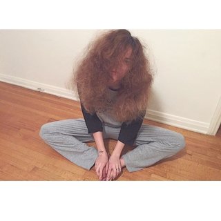 Riley Keough feet photo thumbnail