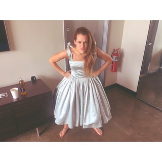 Riley Keough feet photo thumbnail