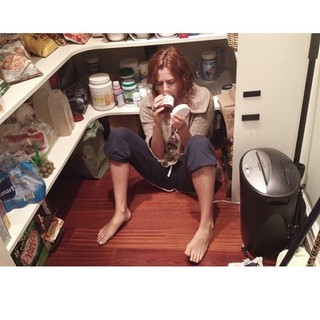 Riley Keough feet photo thumbnail