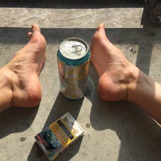 Riley Keough feet photo thumbnail