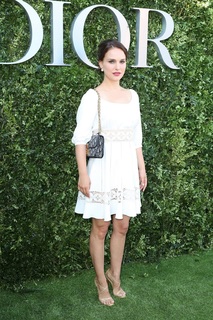 Natalie Portman feet photo thumbnail