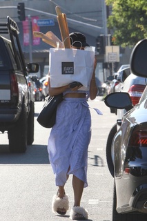 Vanessa Hudgens feet photo thumbnail