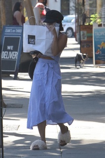 Vanessa Hudgens feet photo thumbnail