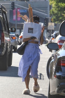 Vanessa Hudgens feet photo thumbnail