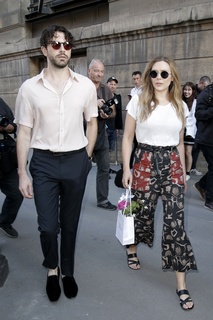Elizabeth Olsen feet photo thumbnail