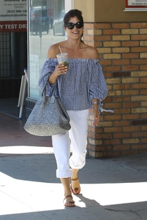 Selma Blair feet photo thumbnail