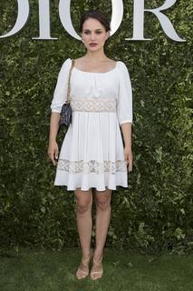 Natalie Portman feet photo thumbnail