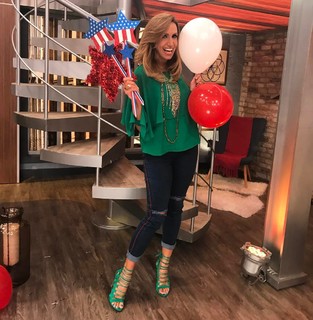 Lili Estefan feet photo thumbnail