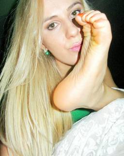 Alaine Crissiê feet photo thumbnail