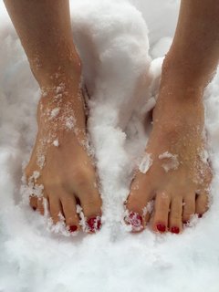 Emma Lovett feet photo thumbnail