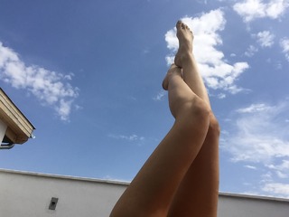 Emma Lovett feet photo thumbnail
