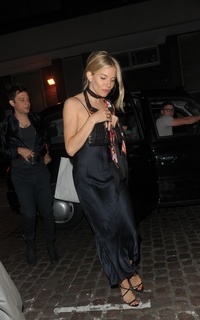 Sienna Miller feet photo thumbnail