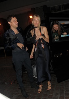 Sienna Miller feet photo thumbnail