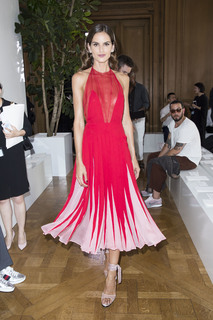 Izabel Goulart feet photo thumbnail