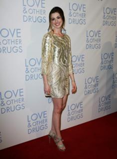 Anne Hathaway feet photo thumbnail