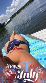 Amanda Saccomanno feet photo thumbnail