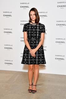 Kaya Scodelario feet photo thumbnail