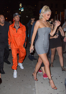 Kylie Jenner feet photo thumbnail