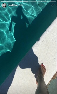 Heidi Klum feet photo thumbnail