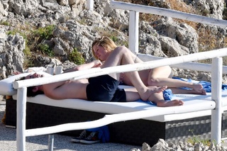 Ellie Goulding feet photo thumbnail