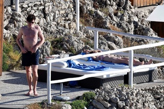 Ellie Goulding feet photo thumbnail