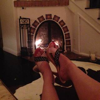 Virginia Madsen feet photo thumbnail