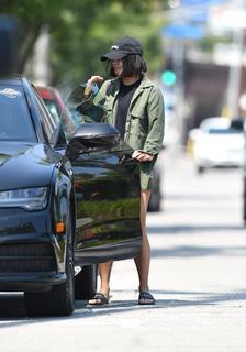 Vanessa Hudgens feet photo thumbnail