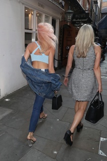 Pixie Lott feet photo thumbnail