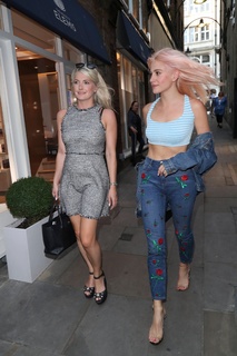 Pixie Lott feet photo thumbnail