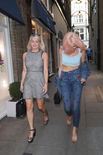 Pixie Lott feet photo thumbnail