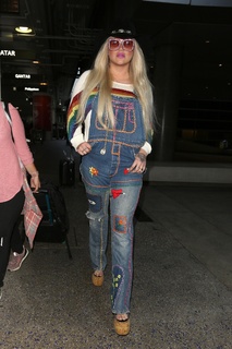 Kesha feet photo thumbnail