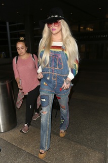 Kesha feet photo thumbnail