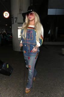 Kesha feet photo thumbnail