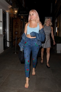 Pixie Lott feet photo thumbnail