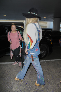 Kesha feet photo thumbnail